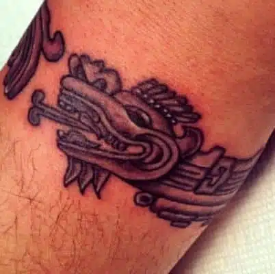 tatuajes de grecas aztecas