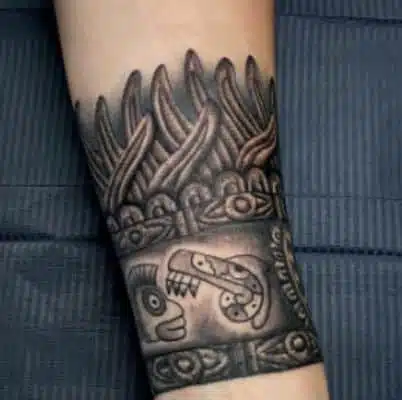 tatuajes de grecas mexicas