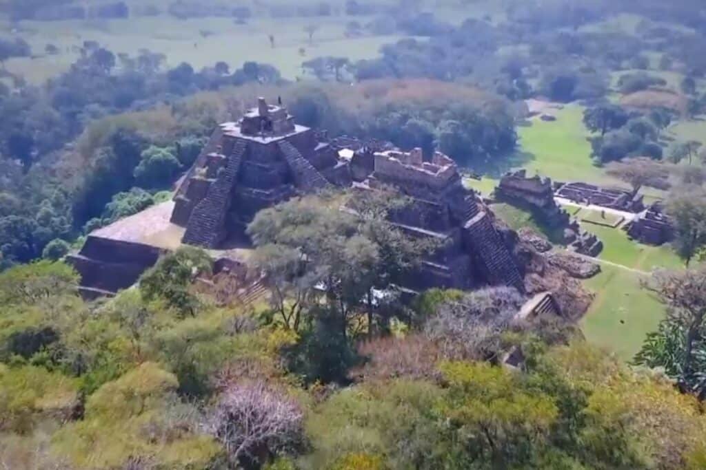 Toniná: La Ciudad Perdida de la Selva de Chiapas
