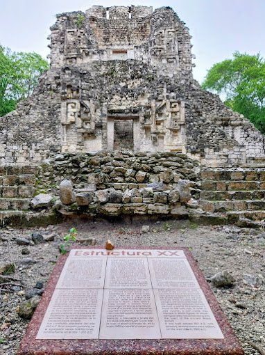 Chicanná: La Casa de la Boca de la Serpiente
