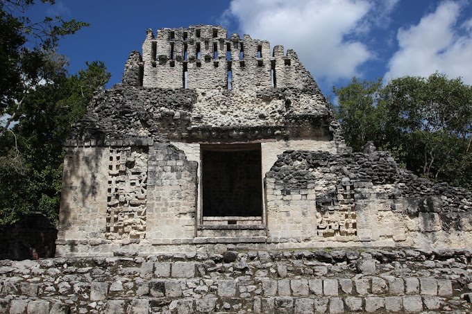 Chicanná: La Casa de la Boca de la Serpiente