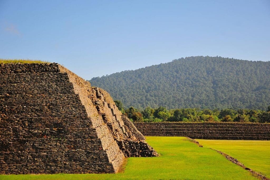 zonas arqueologica de michoacan