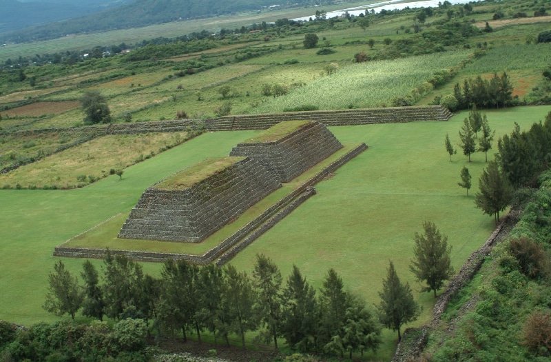 Ihuatzio: Un Tesoro del Imperio Purépecha - Aztecas