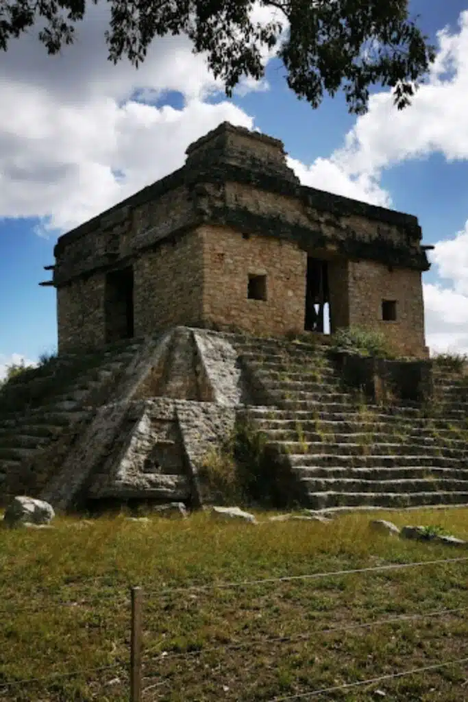 templo de las 7 muñecas Dzibilchaltún